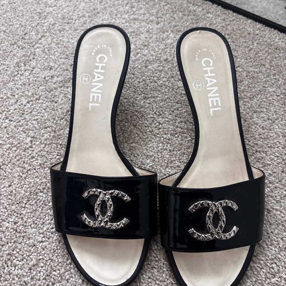 CHANEL Black Patent heels